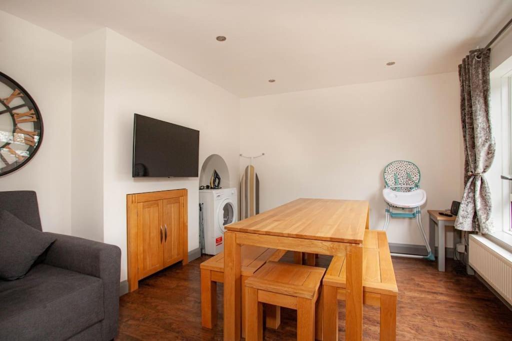 Three Bedroom House, Driveway, Bracknell Centre Esterno foto
