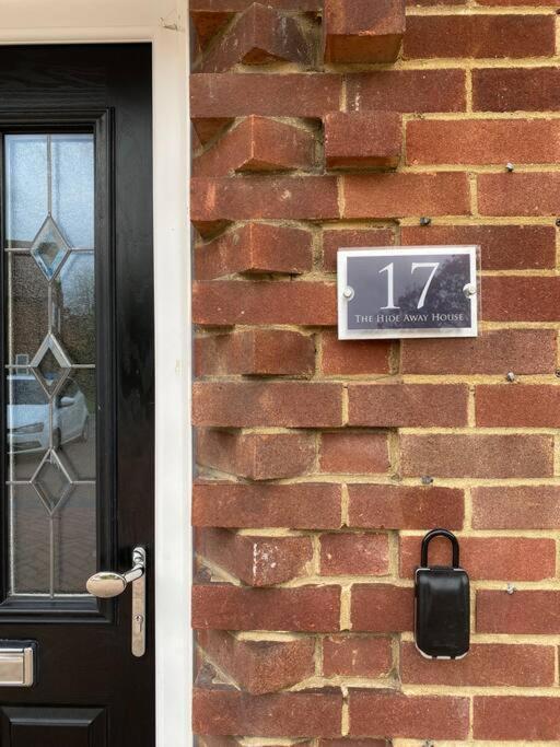 Three Bedroom House, Driveway, Bracknell Centre Esterno foto