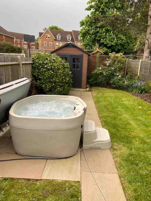 Three Bedroom House, Driveway, Bracknell Centre Esterno foto