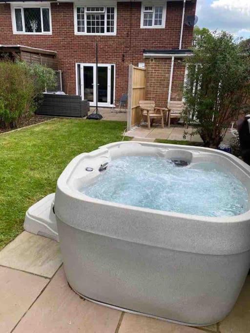 Three Bedroom House, Driveway, Bracknell Centre Esterno foto